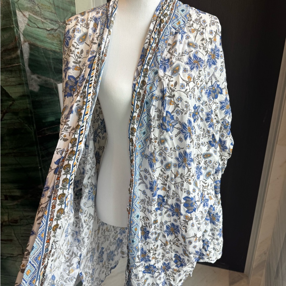 Anthropology Feathers by Tolani White Floral Blue Kimono Cardigan